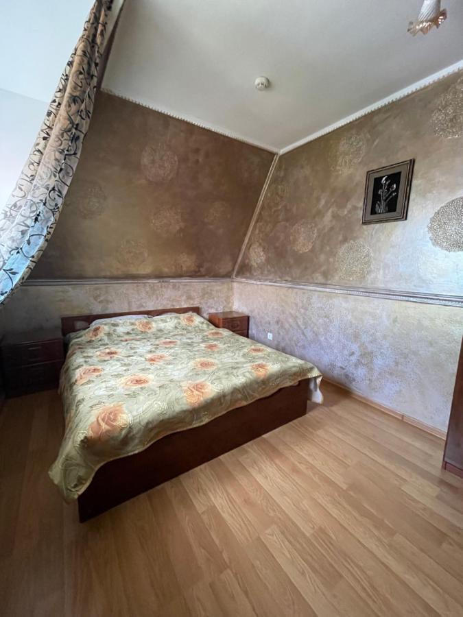 Едем Hotel Pustomyty Exterior foto