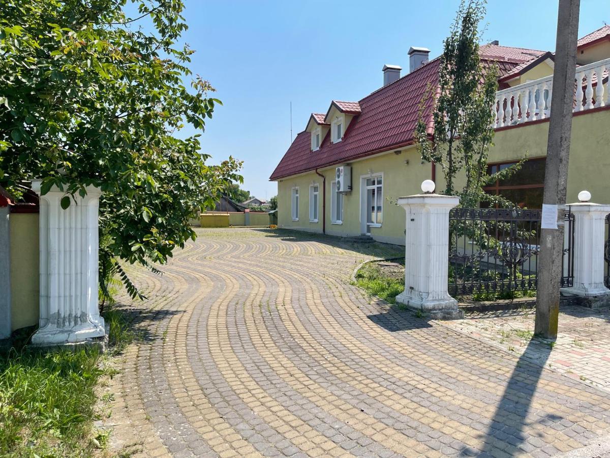 Едем Hotel Pustomyty Exterior foto